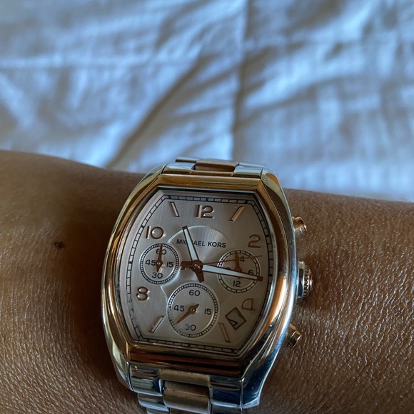 Micheal Kors Gold and Silver Watch - Picture 3 of 5